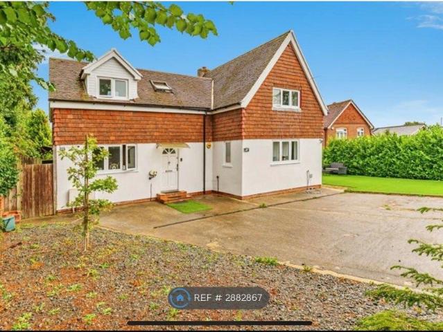 House for rent in Woodhatch, Red Hill