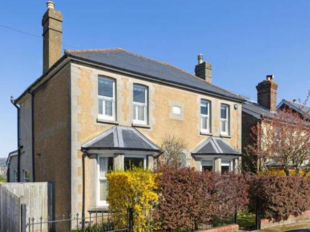House for sale in Woodhatch, Red Hill