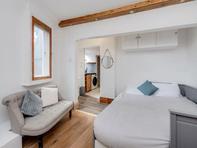 Studio for rent in Victoria, Isle Of Man