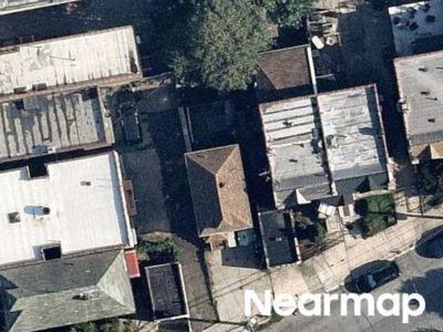 House for sale in The Bronx, Arverne
