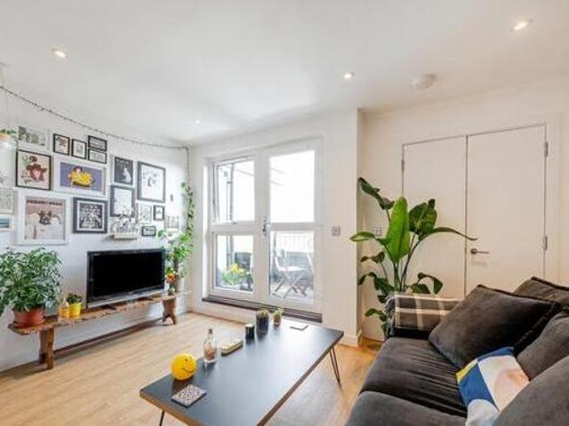 House for sale in Kings Hill, Colliers End