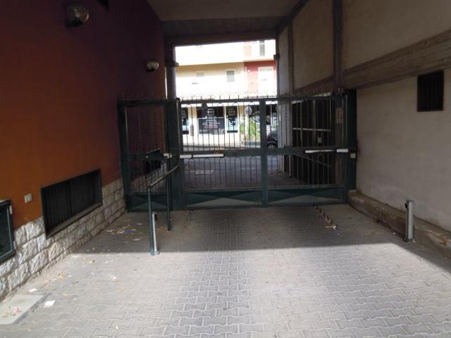 Box in vendita a Belpasso, Sicilia