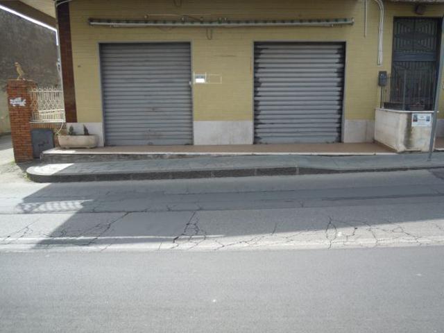 Locale Commerciale in vendita a Belpasso, Sicilia