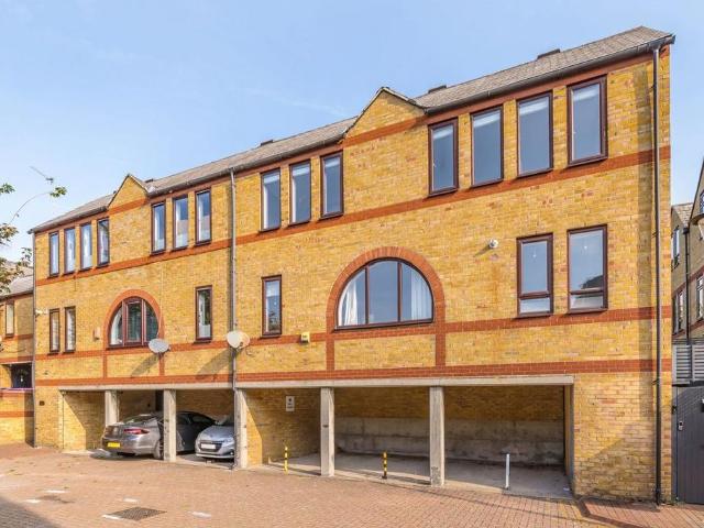Apartment for rent in St. George in the East, Greater London