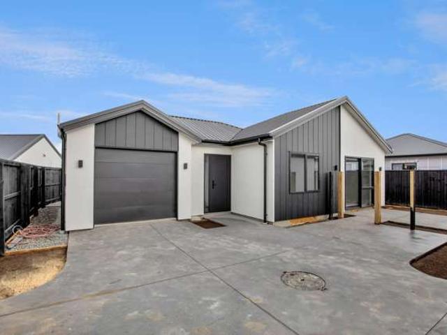 House for sale in Chaslands, Canterbury