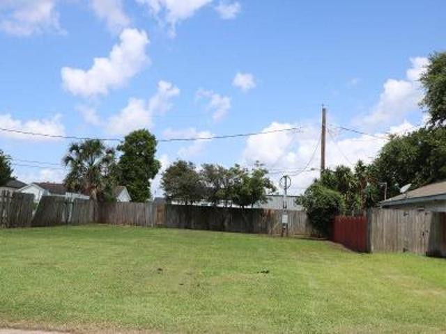 Land for sale in Chalmette