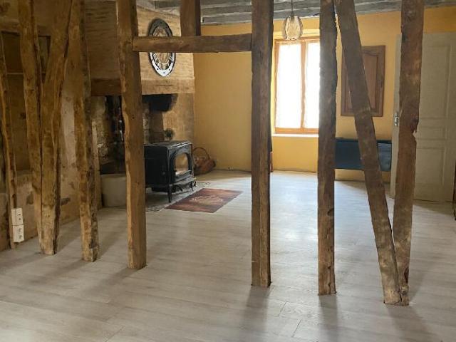 Maison vente à Rochechouart, Cognac-la-forêt