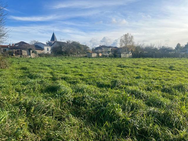 Terrain vente à Rochechouart, Cognac-la-forêt