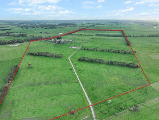 Cottage for sale in Swan Marsh, Victoria