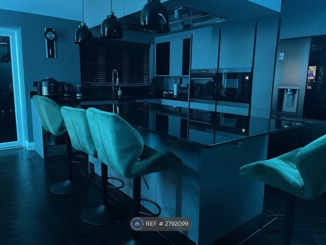 Room for rent in Fallings Park, Park Village