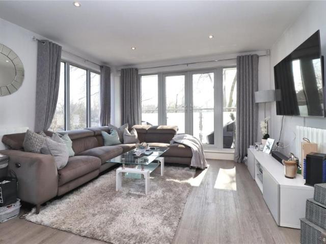 Apartment for rent in Horsell, Woking