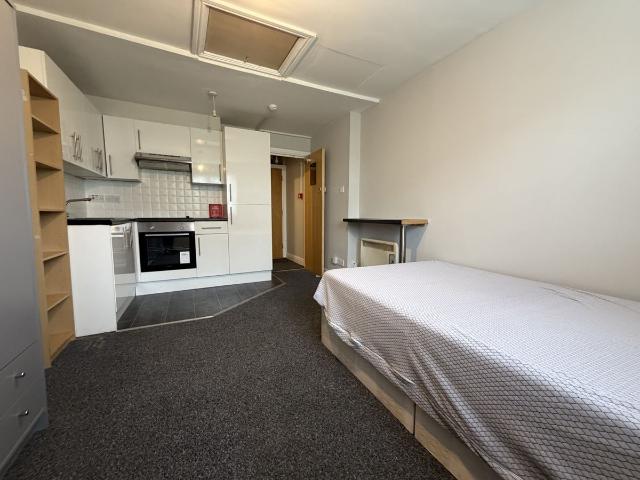 Studio for rent in Penylan, Falcon Lodge