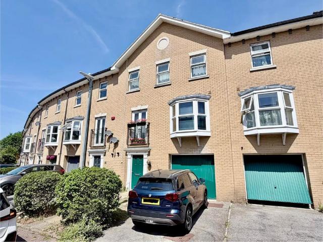 House for rent in Mile End, Fordham Heath