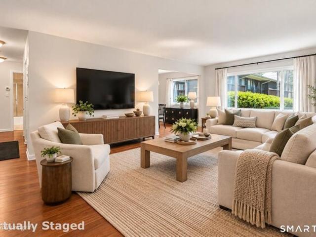 Condo for sale in Ridgeway, Stamford