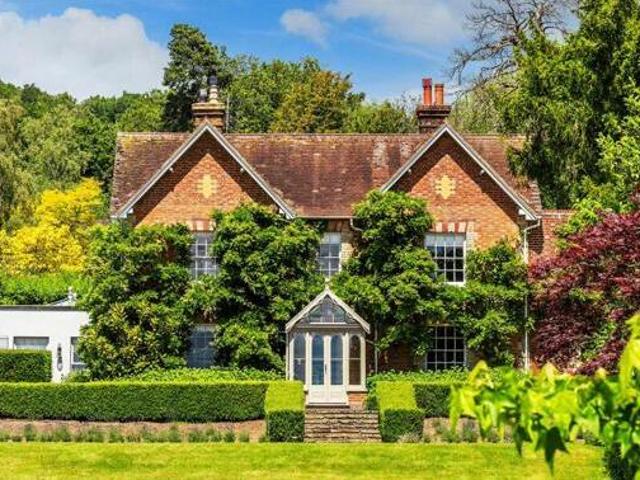 House for sale in Pachesham Park, Surrey
