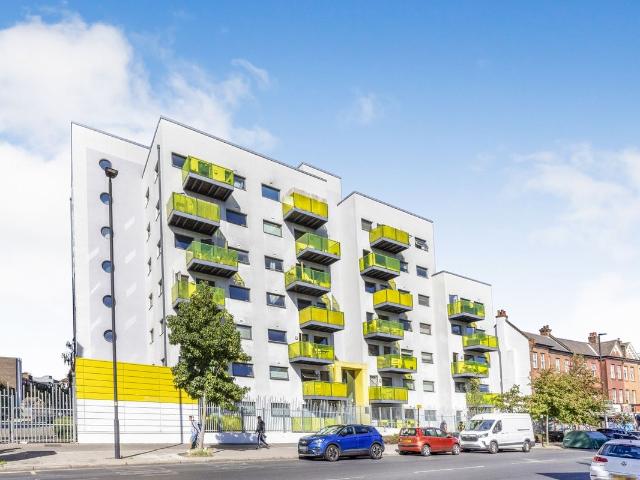 Apartment for rent in Myatt's Fields, Greater London