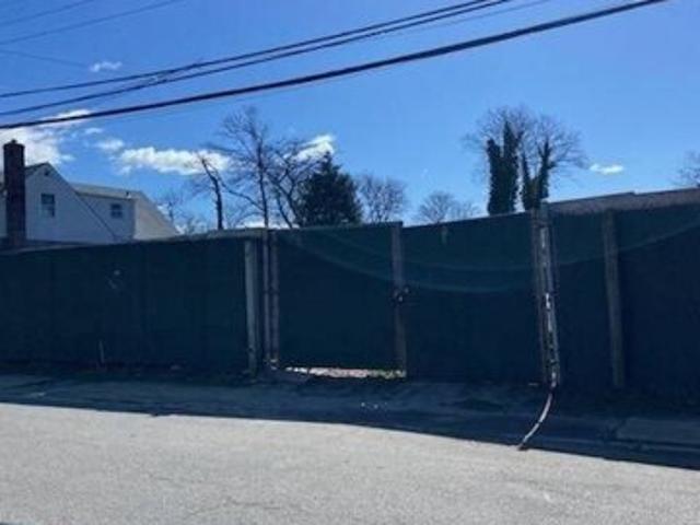 House for sale in Queens, Arverne