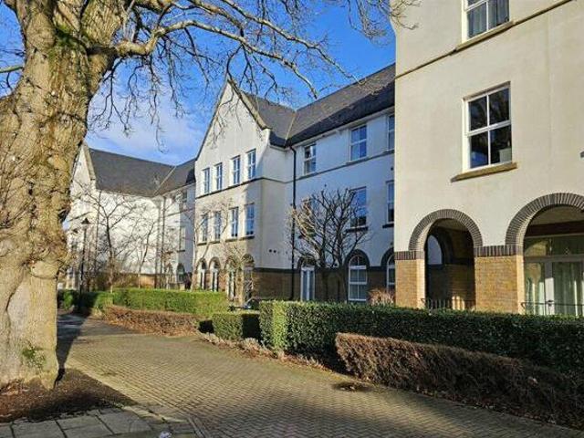 House for sale in Hillview, Surrey
