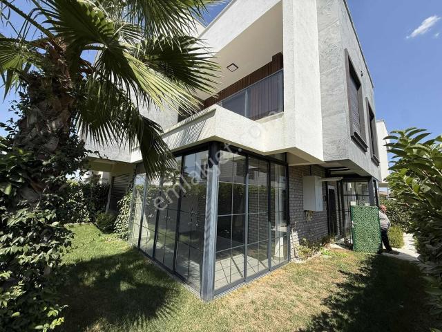 Cüneytbey Mahallesi, Menderes içerisinde satılık Villa