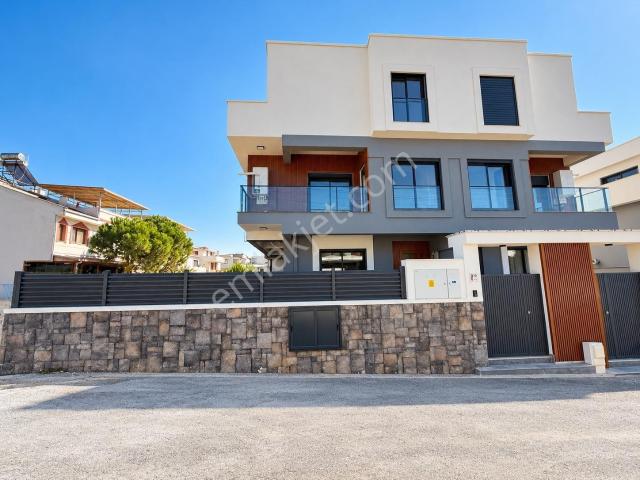 Barbaros Mahallesi, Menderes içerisinde satılık Villa