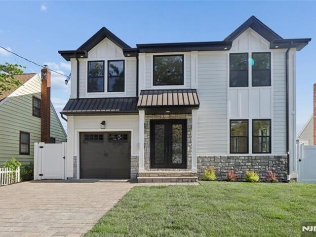 House for sale in Bergenfield, New Jersey