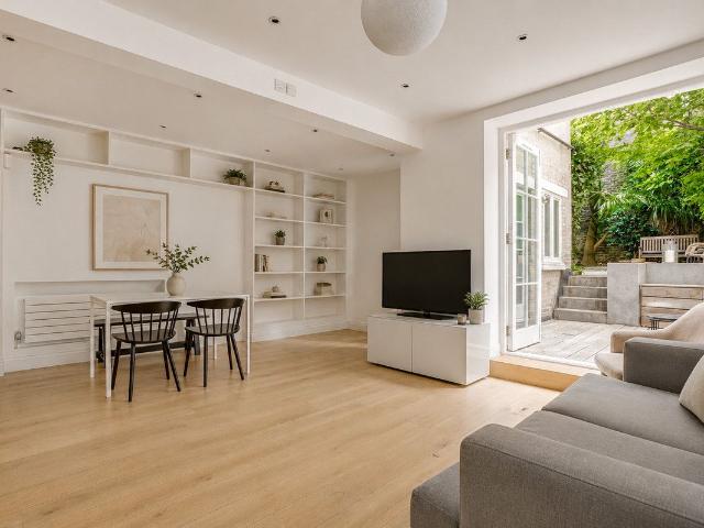 Apartment for rent in Earl's Court, Greater London