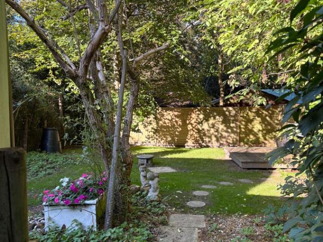 Studio for rent in Cross In Hand, East Sussex