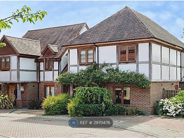 House for rent in Hurst Green, Heathlands