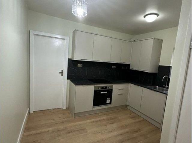 Apartment for rent in Newbury Park, Greater London