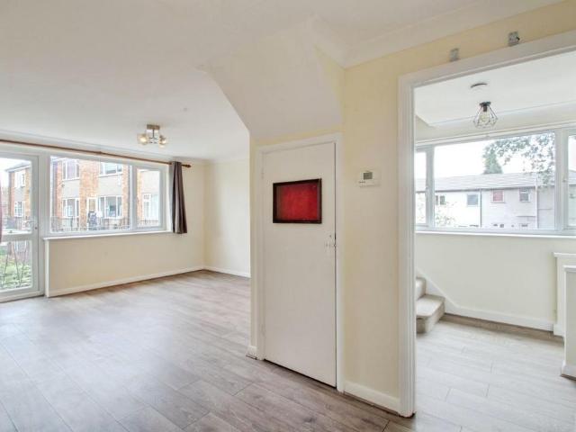 Apartment for rent in Colnbrook with Poyle, Slough