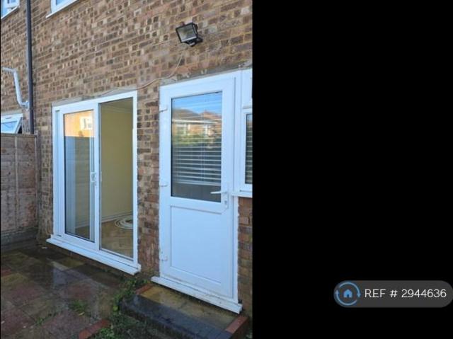 House for rent in Woodhall Farm, Pouchen End