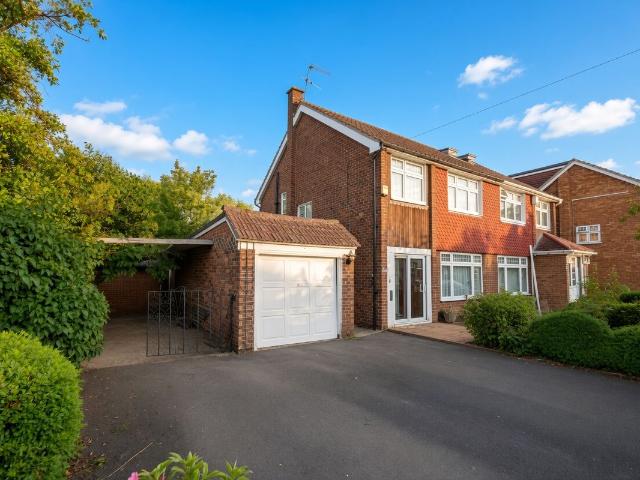 House for rent in Colnbrook with Poyle, Slough