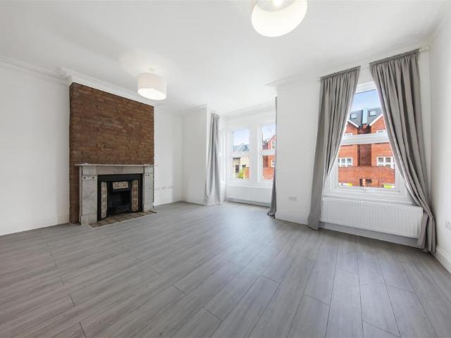 Apartment for rent in Crouch Hall Park, Greater London