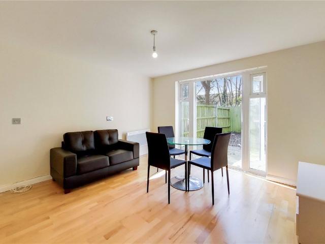 Apartment for rent in London Borough of Ealing, Hanwell