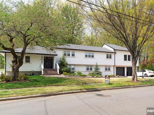 House for sale in River Edge, New Jersey