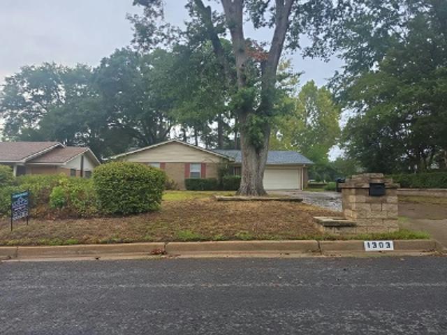 House for sale in Northwest Hills, Longview