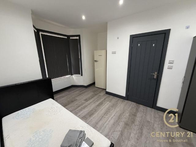 Studio for rent in Yiewsley, Greater London