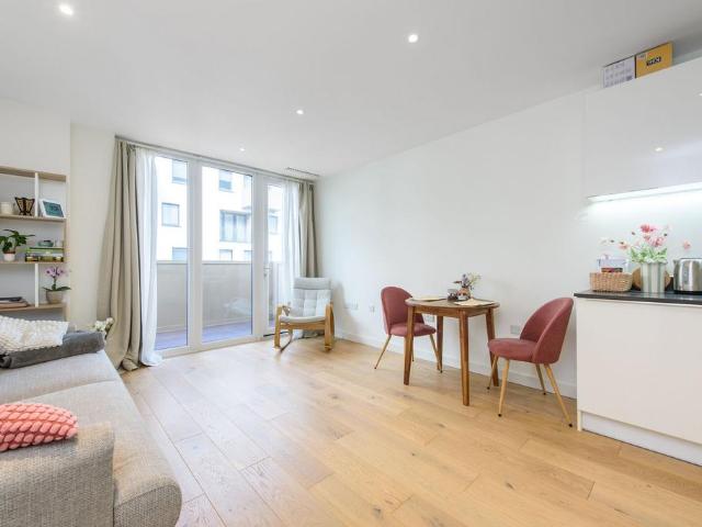 Apartment for rent in Kingsbury, Greater London