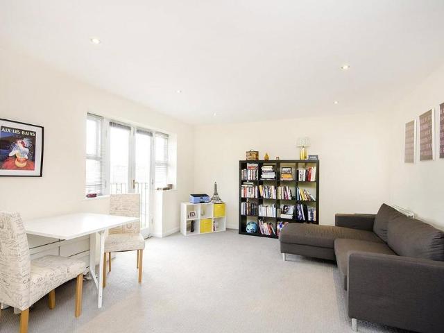 Apartment for rent in Chalk Farm, Greater London