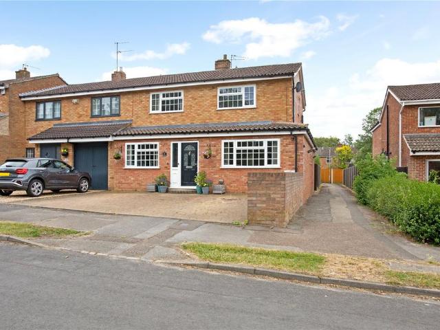 House for rent in Pouchen End, Hertfordshire