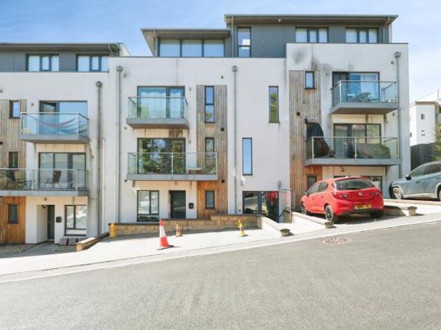 Apartment for rent in Daws Hill, Cressex