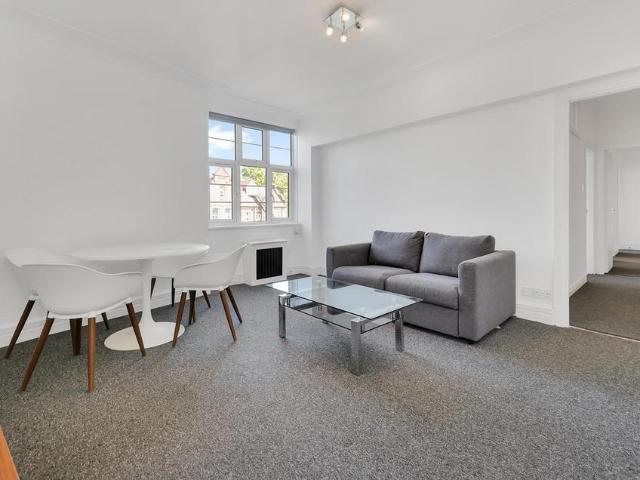 Apartment for rent in Belsize Park, Greater London