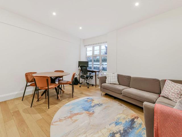 Apartment for rent in Swiss Cottage, Greater London