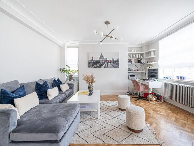 House for rent in Belsize Park, Greater London