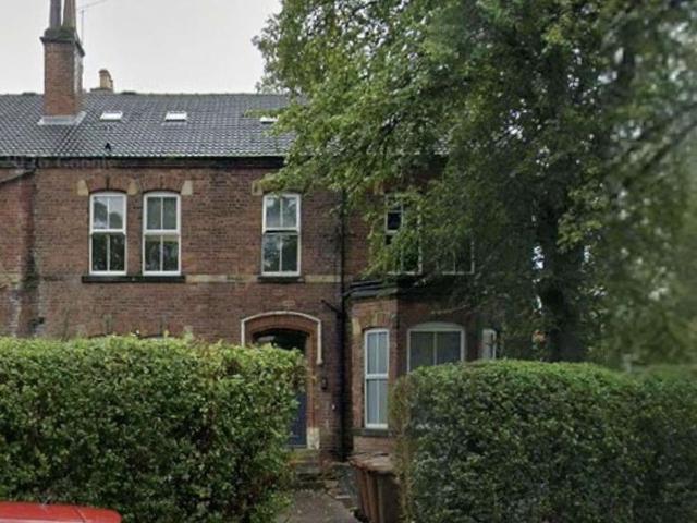 Room for rent in Pinders Heath, West Yorkshire