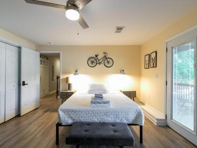 Room for rent in College Park, Georgia