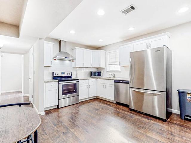 Room for rent in College Park, Georgia