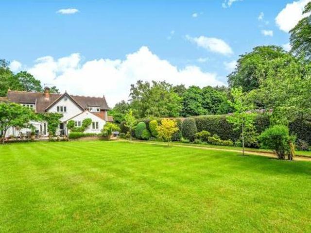 House for sale in Heol-las, Surrey