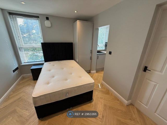 Studio for rent in Hyde Park, South Yorkshire