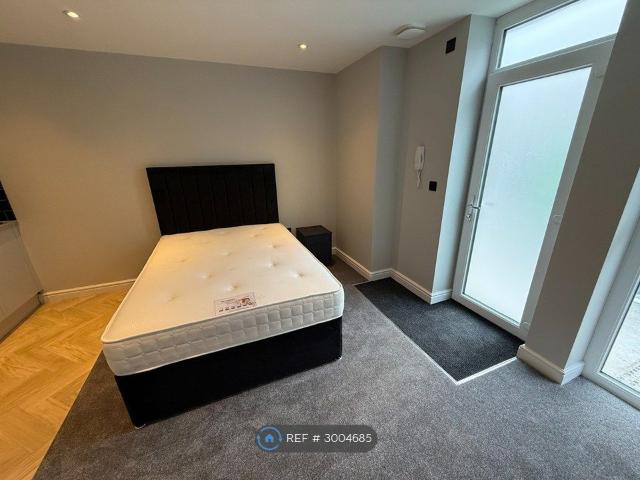 Studio for rent in Hyde Park, South Yorkshire